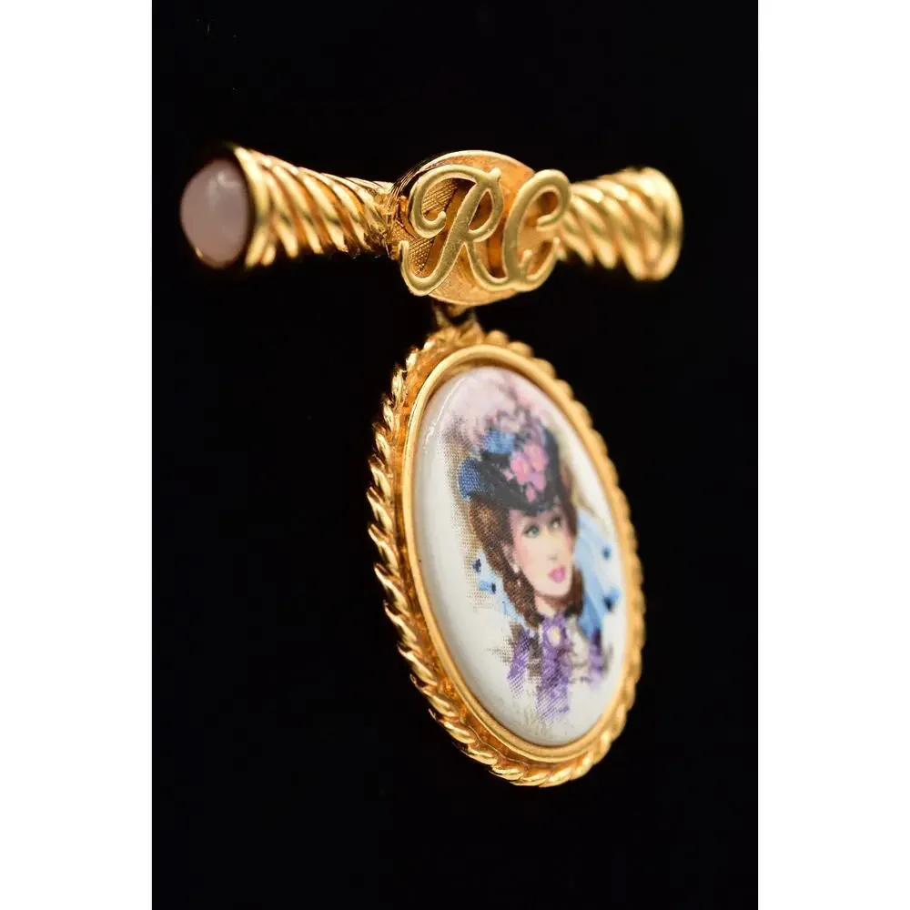 Avon Vintage Cameo President's Club Pin Brooch Pink Cabochon 1996-97 Signed 9B